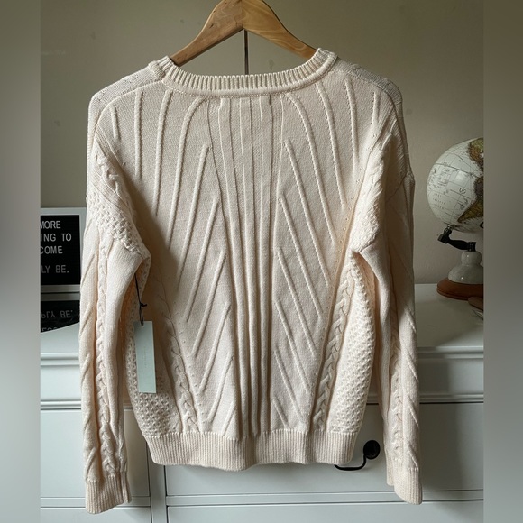 NWT One Gray Day Cream Sweater Pullover Size S - Picture 2 of 4